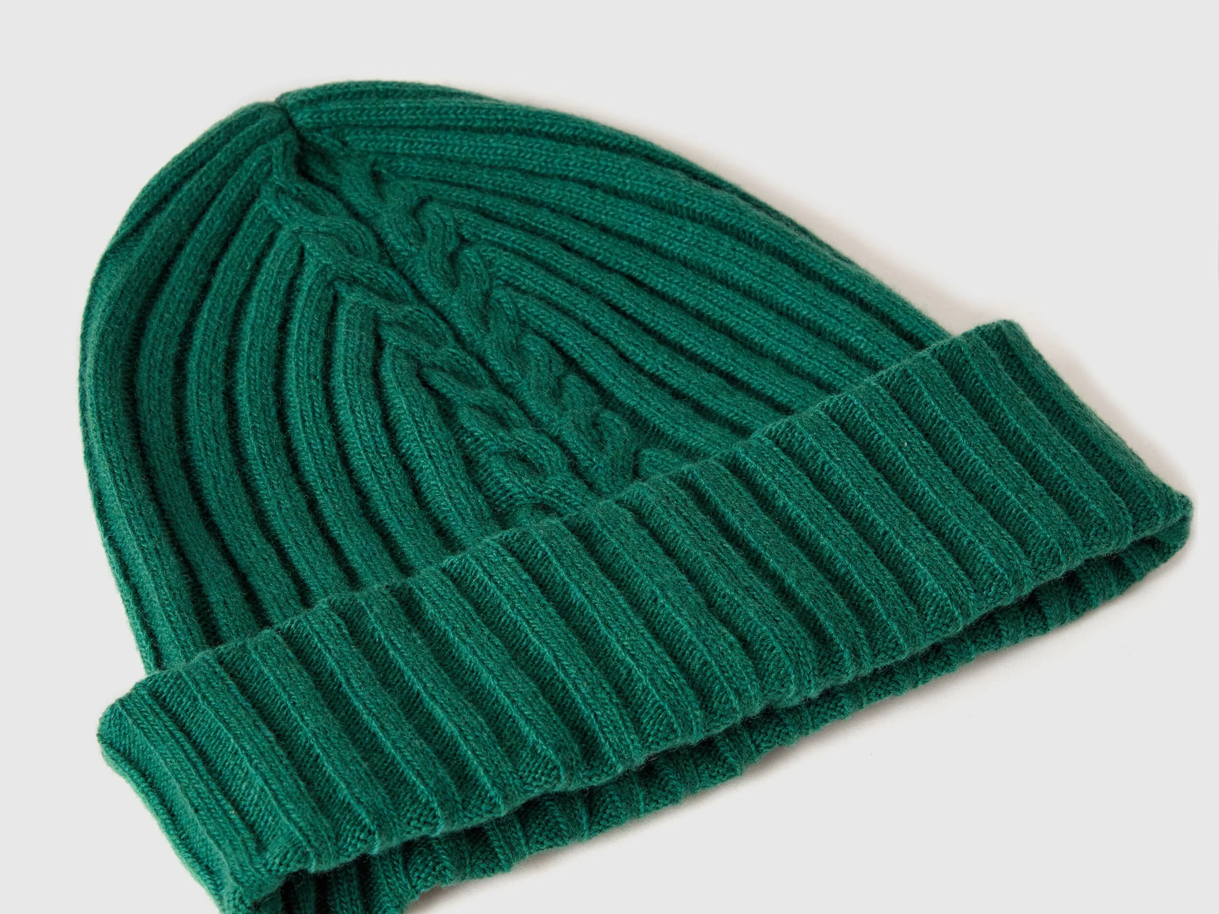 Hat with cable knit - Green | Benetton